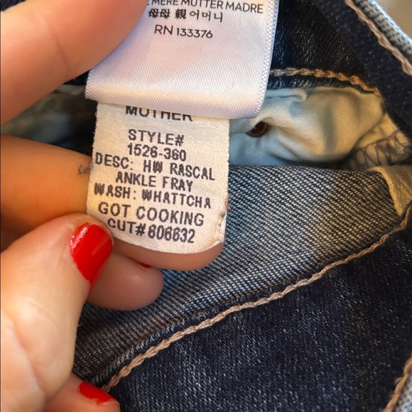 Mother Denim Rascal sz 31 High Waisted Ankle Fray Whattcha Got Cookin' Med Wash - Picture 10 of 10